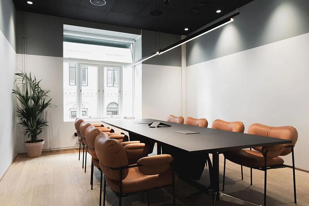 簡約現(xiàn)代風(fēng)辦公桌椅，打造舒適空間