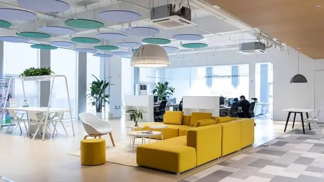 如何選擇一款提升格調(diào)與效率的辦公桌